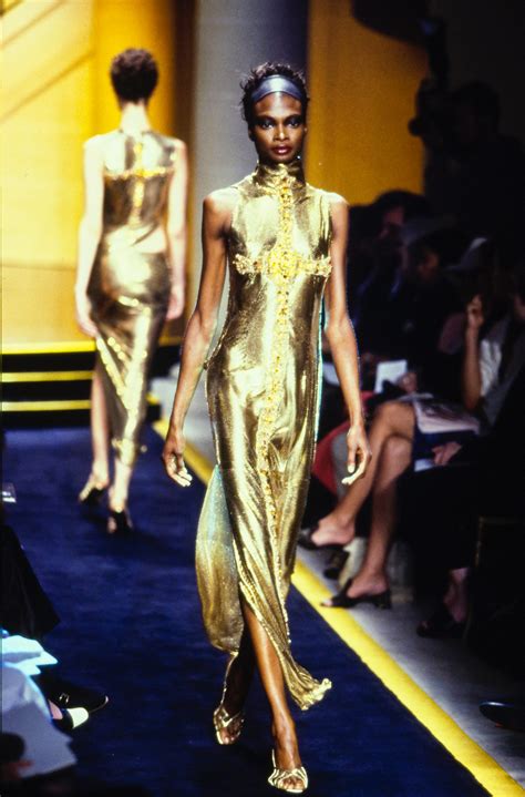 abito del 1997 versace